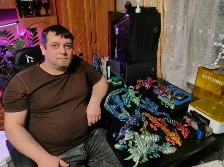 Сергей Фатин открыл студию 3D-печати в Дубровском районе с помощью социального контракта