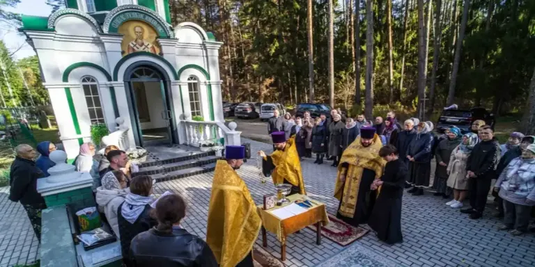 В посёлке Старь Дятьковского района освятили часовню Николая Чудотворца