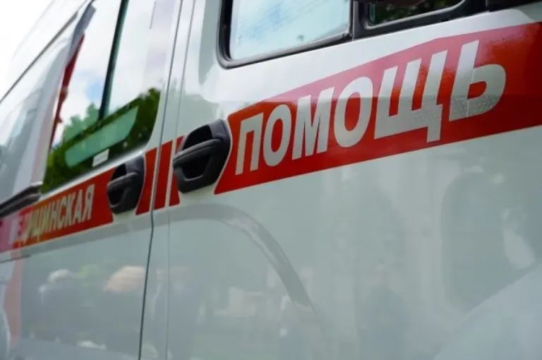 Один человек погиб, двое ранены при атаке дрона в Брянской области