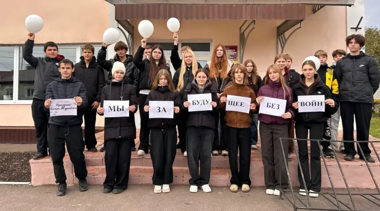 Комаричская библиотека провела акцию памяти «Мы за будущее без войн»