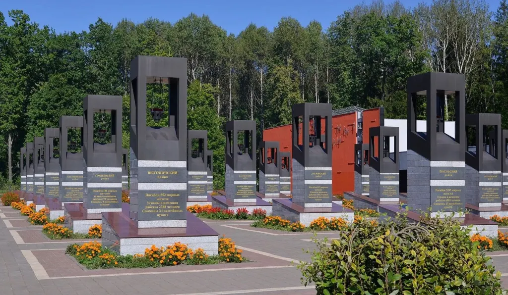Мемориальный комплекс в деревне Хацунь