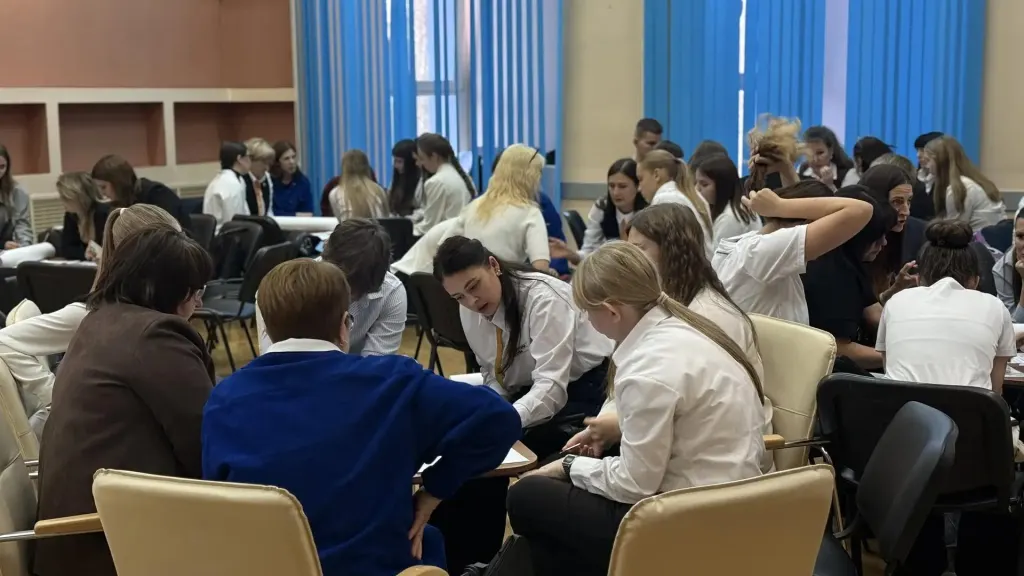 Участники форума в аудитории Губернаторского Дворца