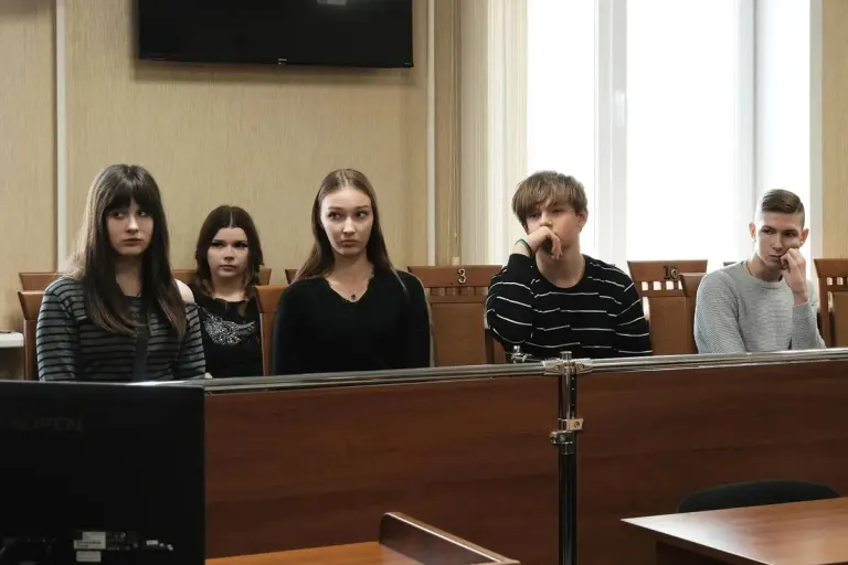 Десятиклассники брянского лицея побывали в областном суде на уроке правовой грамотности