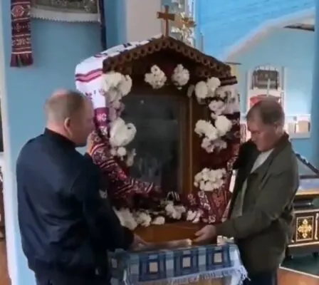 В селе Яловка Брянской области прошёл старинный обряд «Свеча»
