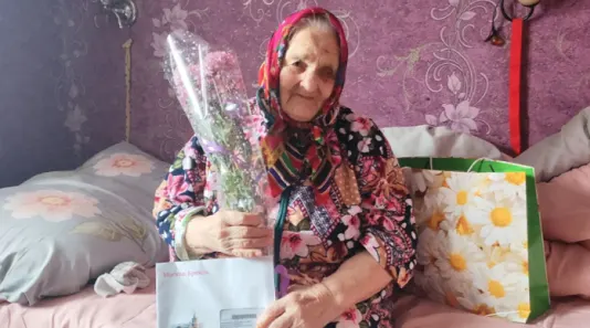 Жительнице Клетни, отпраздновавшей 90-летие, передали письмо от Путина