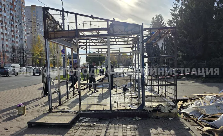 В Брянске демонтирован незаконный ларёк возле областной больницы, принадлежавший Барабанову