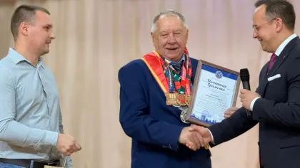 Учитель физкультуры Валерий Аксенов отметил 80-летний юбилей
