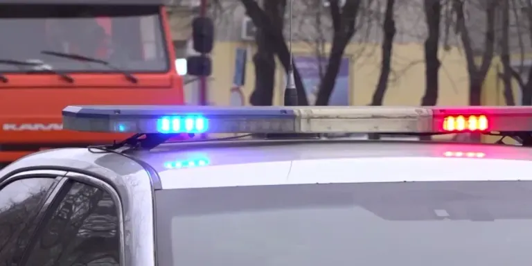В Клинцах мотоциклист перевернулся на перекрестке и врезался в Ford