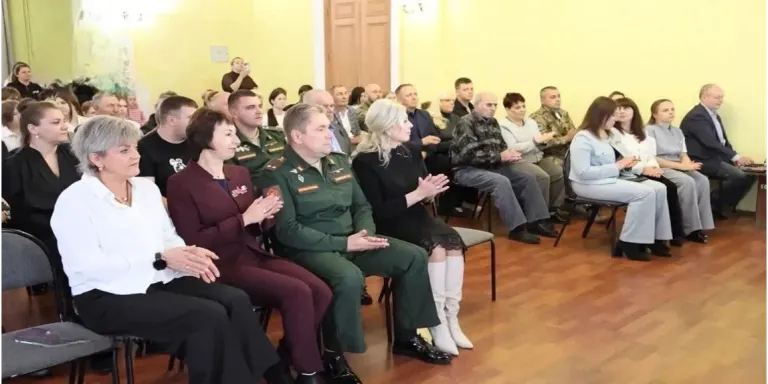 В Клинцах поздравили отцов, чьи сыновья сражаются на СВО