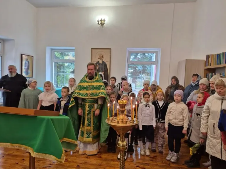В храме Локотя прошла детская Божественная литургия