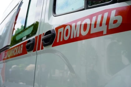 Машина скорой помощи для доставки раненого