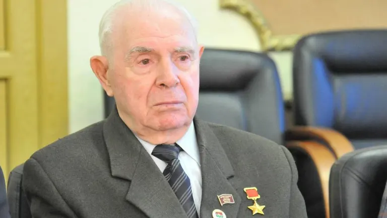 Как летчик Иван Кашин спасал пассажиров захваченного Як-40