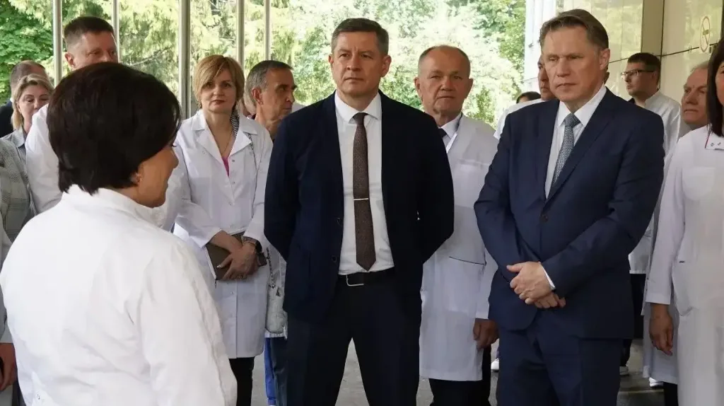 Визит официальных лиц в медицинское учреждение