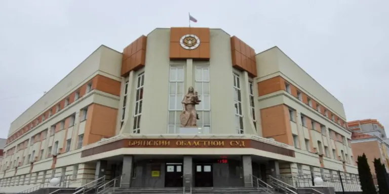 Областной суд отменил решение о взыскании квартиры у матери двоих детей