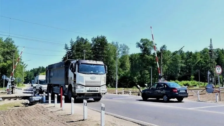 В Брянске на два дня закроют железнодорожный переезд на Снежетьском Валу
