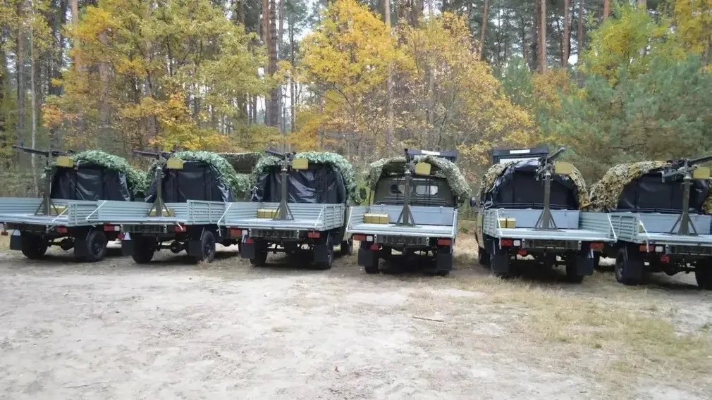 Боевые УАЗы с вооружением для добровольцев