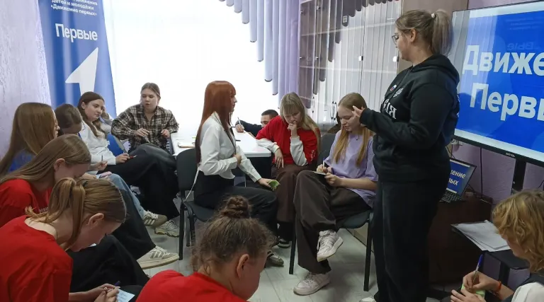 В Центре Движения Первых в Суражске прошло занятие по социальному проектированию