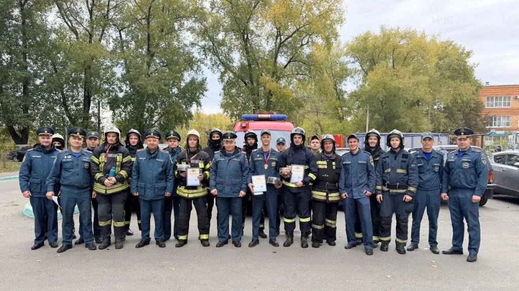 Пожарные-участники соревнований «Вертикальный вызов»