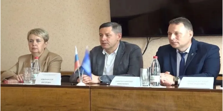 Ковальчук решил проблемы с дорогами и связью в Комаричском и Погарском районах
