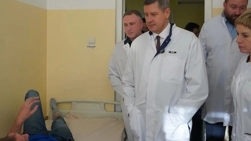 Визит губернатора в больницу к раненым пожарным