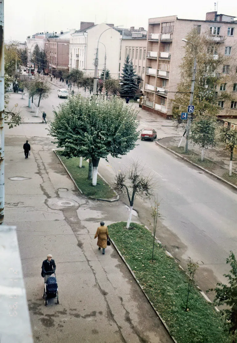 Улица Фокина и перекресток с Октябрьской на архивном фото 1999 года