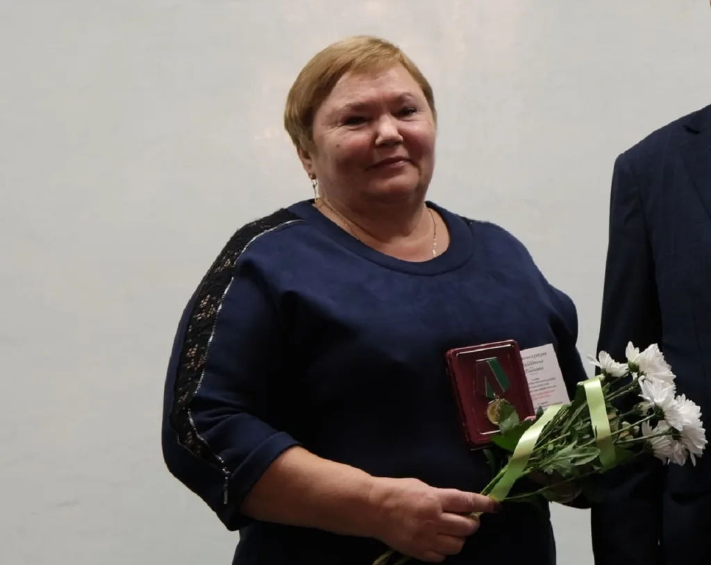 Судья Валентина Кривоноженкова с юбилейной медалью