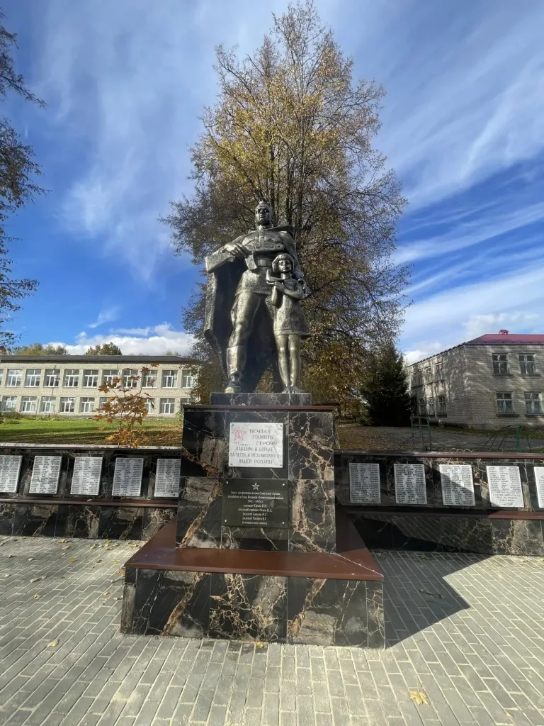 Восстановленный памятник в селе Сновское