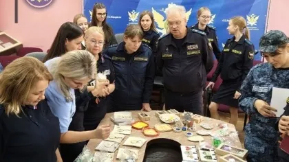 Судебные приставы Брянска провели благотворительную ярмарку центра «Гармония»