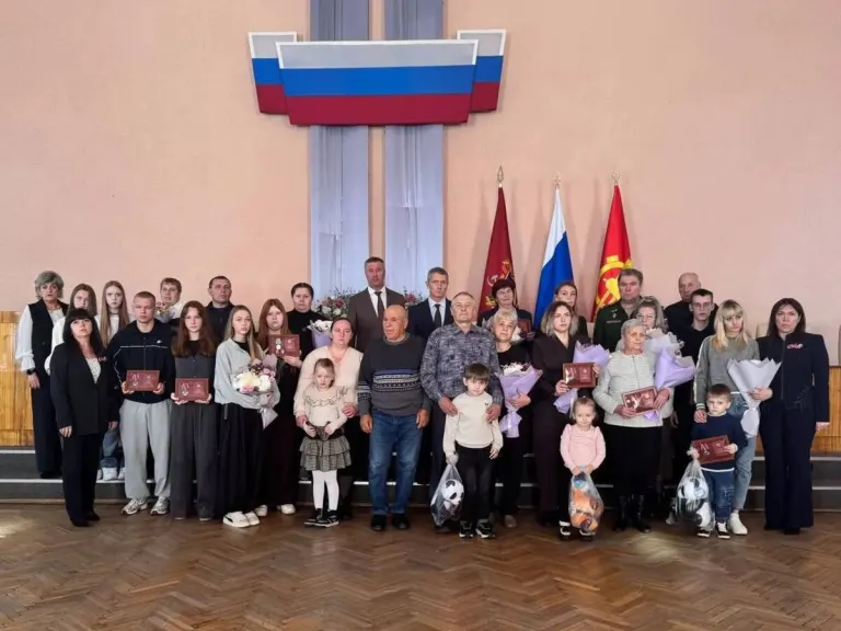 В Клинцах вручили государственные награды семьям погибших участников СВО
