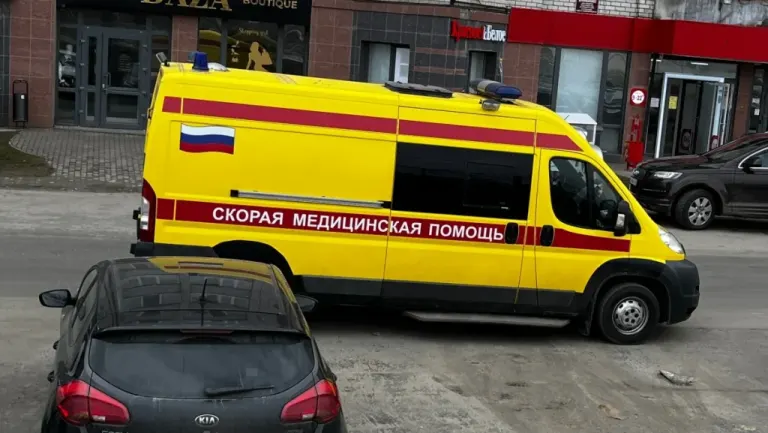 В Почепском районе карета скорой помощи врезалась в машину на перекрёстке