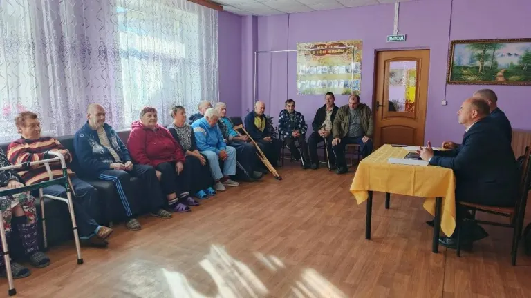 В Погарском районе пенсионеров обучили защите от мошенников и разъяснили льготы