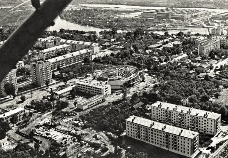 Брянск в 1971 году: вид с воздуха на строящийся цирк и центральные улицы