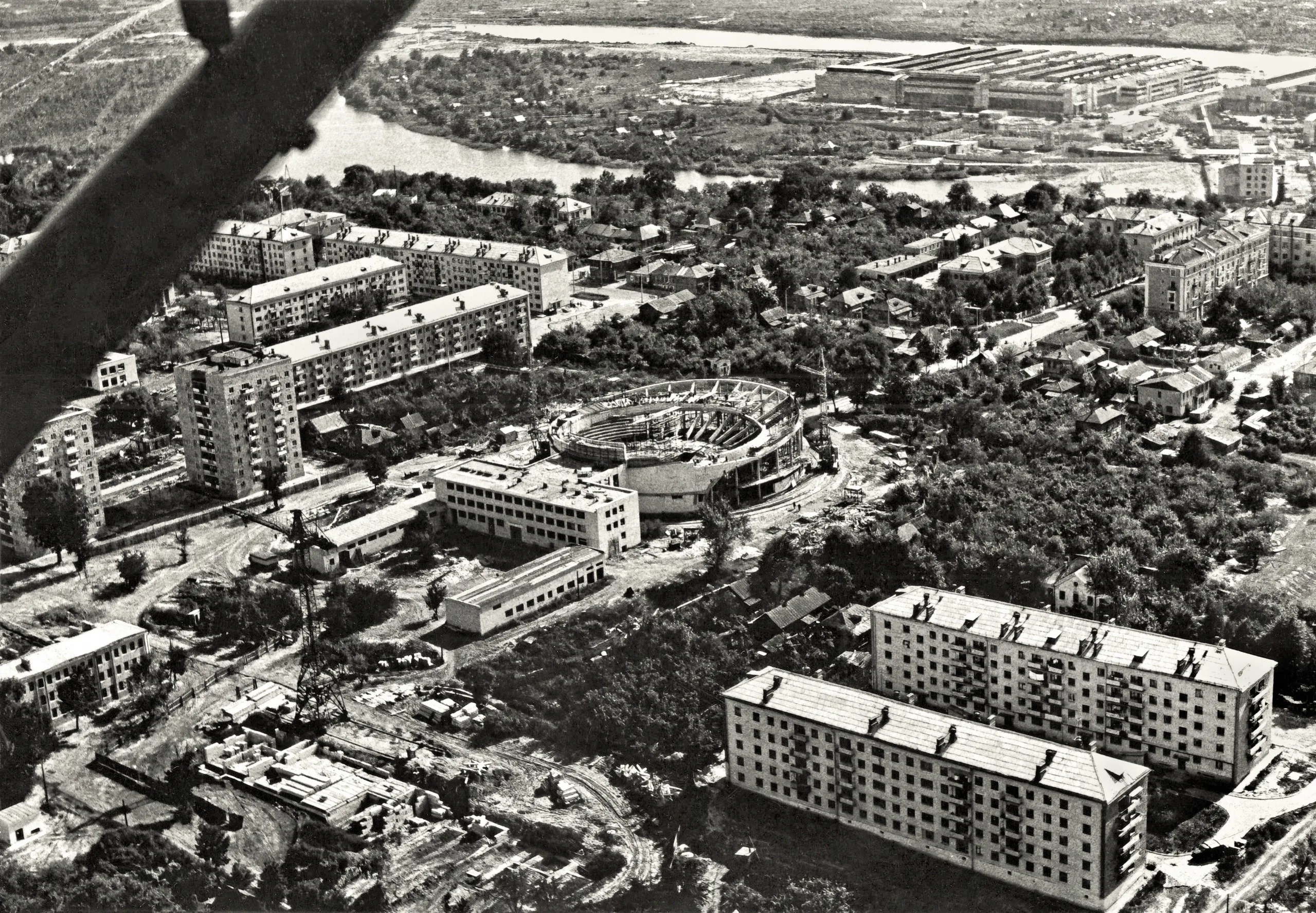 Брянск в 1971 году: вид с воздуха на строящийся цирк и центральные улицы