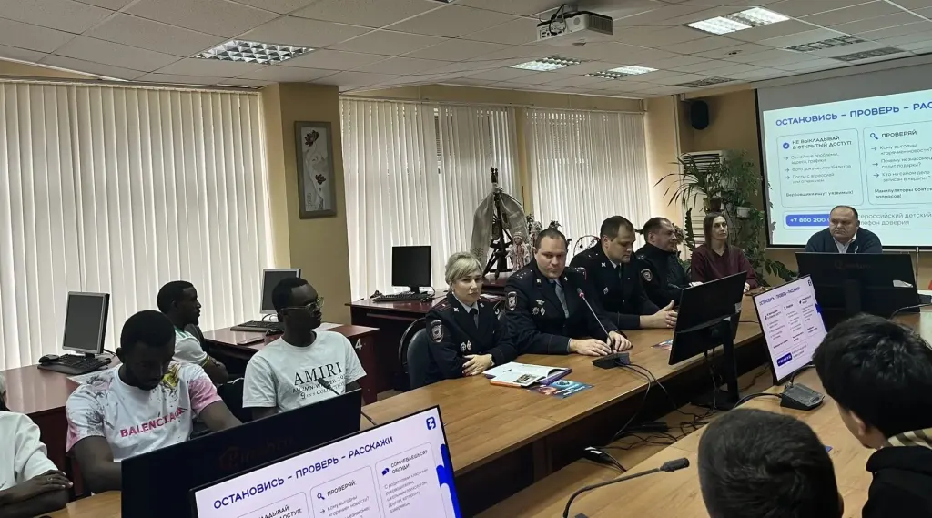 Встреча представителей ведомств с иностранными студентами в аудитории