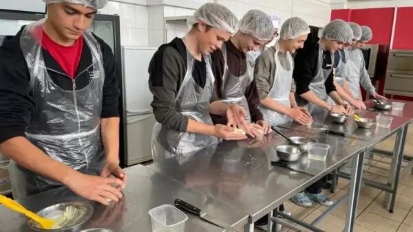 В Комаричском техникуме прошел день открытых дверей для школьников