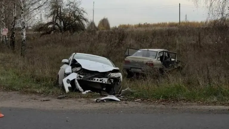 В Брянском районе Ford Focus врезался в Daewoo Nexia на нерегулируемом перекрёстке