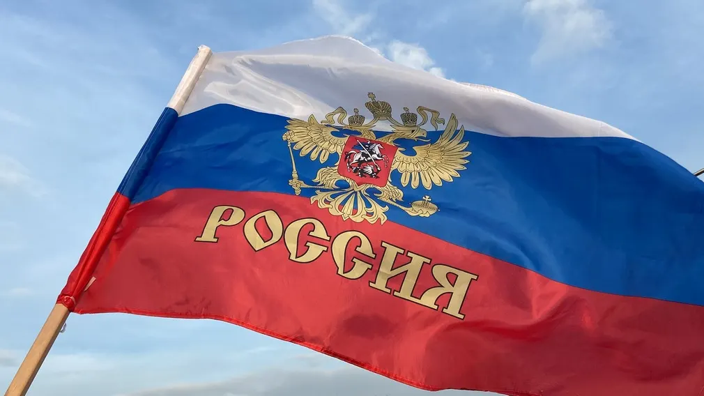Флаг России с гербом государства