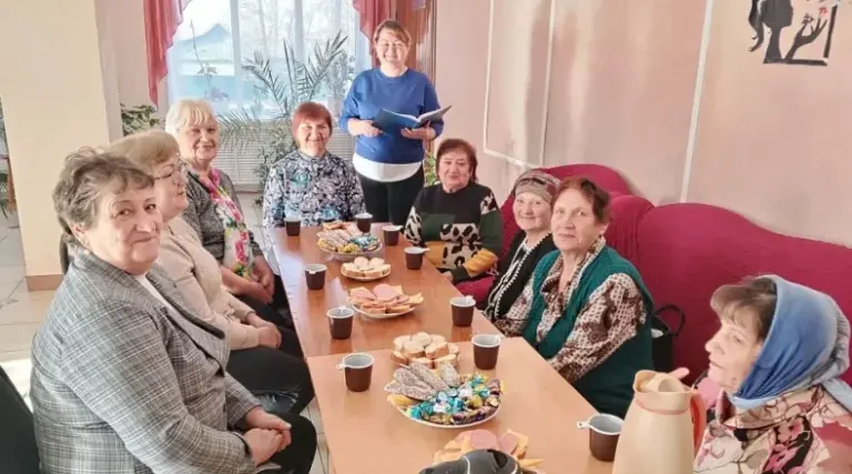 В Гордеевском РДК отметили День бабушек и дедушек