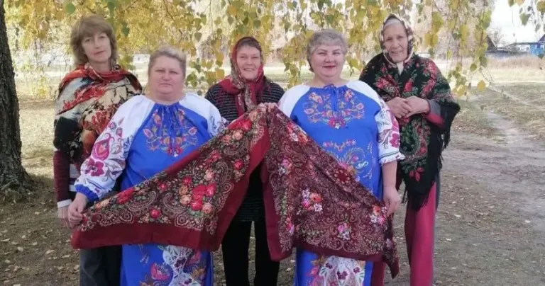 В Истопках прошли деревенские посиделки «Хранительницы сельских традиций»