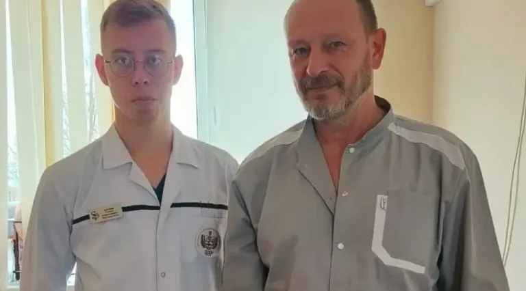 Молодого хирурга учат в брянской больнице опытные наставники