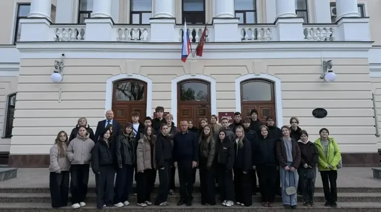 Комаричские школьники посетили Партизанскую поляну, Брянскую областную Думу и сыродельный завод