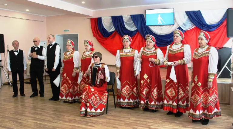 В Карачеве прошел концерт вокального коллектива в рамках месячника «Белая трость»