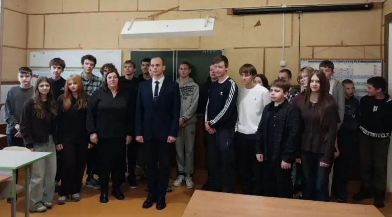 В Холмечской школе провели занятие о финансовой грамотности и рисках для подростков