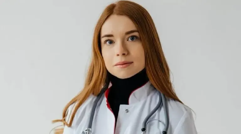 Выпускница Смоленского медуниверситета начала работать аллергологом в брянской детской поликлинике