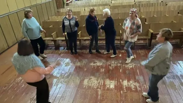 В Кокоревском ДК прошла дискотека «Танцы под ретро» для пожилых жителей