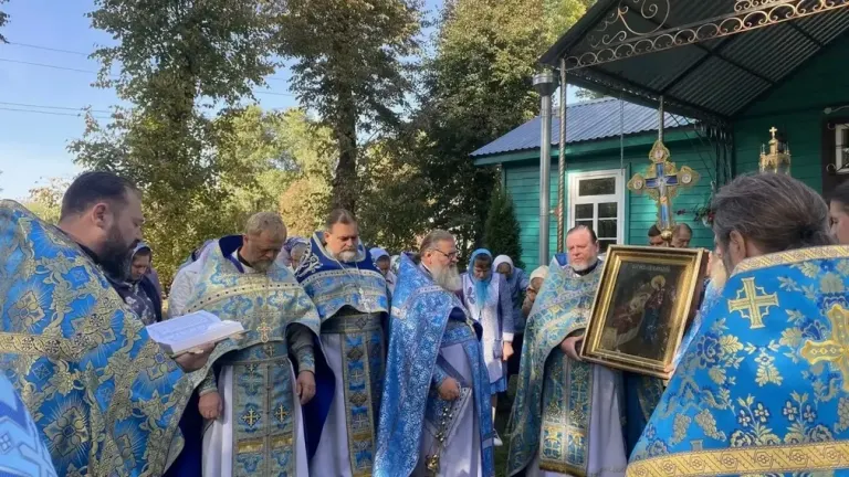 В селе Савостьяны совершена соборная литургия о здоровье больных детей