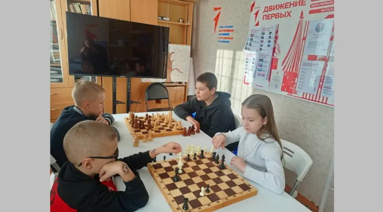 Юные шахматисты Комаричского района сыграли турнир Движения Первых