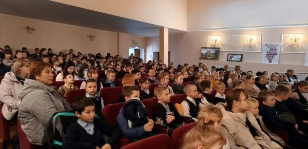 Кукольный спектакль «Принцесса Крапинка» прошёл в Гордеевском районе