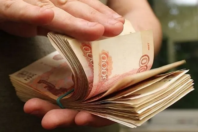 Россияне продолжают переводить сбережения на накопительные счета с ставками выше 13%