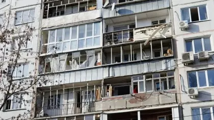 Жилой дом с повреждениями от взрыва